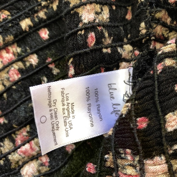 BLUE LIFE Tasha Smocked Bardot Sleeve Floral Crop Top in Black - Picture 7 of 7